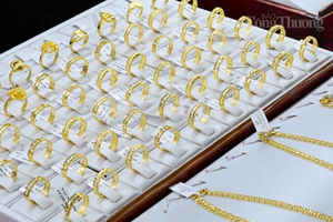 Giá vàng hôm nay: Vàng trong nước và thế giới đột ngột lao dốc