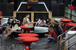 Đột kích quán bar hoạt động không phép, 33 người dương tính với ma túy