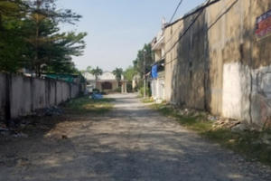 Hai vợ chồng nằm bất động trong vũng máu giữa nhà