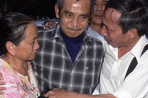 Nôn nóng bắt người