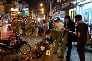 Người phụ nữ bị chích điện cướp SH dưới cầu Thủ Thiêm