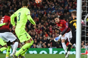 Hạ gục MU, Barca mở toang cửa vào bán kết
