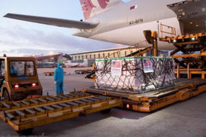 Hơn 2 triệu liều vaccine Moderna phòng COVID-19 về đến Việt Nam