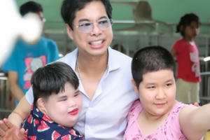 Ngọc Sơn nhận chu cấp, nuôi dưỡng hàng trăm trẻ mồ côi Ngọc Sơn nhận chu cấp, nuôi dưỡng hàng trăm trẻ mồ côi