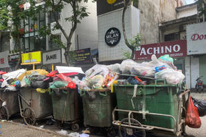 Khó khăn khi thu gom vận chuyển rác khu vực ngoại thành chỉ 3.000 đồng/người/tháng