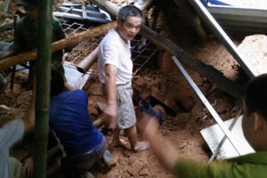 Bắc Kạn: Sạt lở đất, 2 vợ chồng bị thương nặng