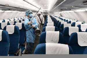 Vietnam Airlines tiến hành khử trùng tàu bay phòng dịch corona