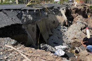 Đường hơn 700 tỉ bàn giao chưa đầy 1 năm đã sụt lún nghiêm trọng