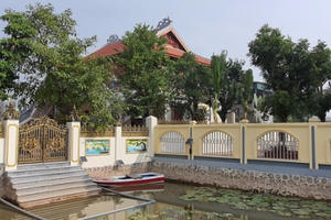 Kỳ lạ công trình đi vào sử dụng chưa đầy 2 năm đã bị xuống cấp nghiêm trọng!