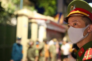 Hình ảnh khám xét nhà riêng, nơi làm việc của Chủ tịch Hà Nội Nguyễn Đức Chung