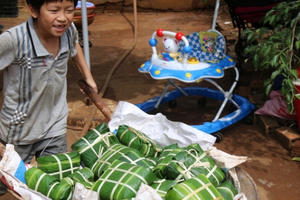 Đắk Nông: Kiếm trăm triệu nhờ gói 10.000 chiếc bánh chưng dịp Tết