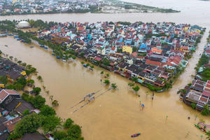 Hỗ trợ khẩn cấp cho các tỉnh miền Trung khắc phục hậu quả mưa lũ