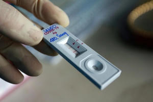 Bộ Y tế nói gì khi.... "loạn giá" kit test Covid-19?