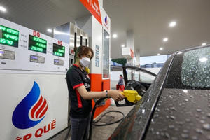 Đề xuất giảm thêm 1.000 đồng/lít thuế với xăng dầu