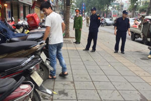 Công an phường Giảng Võ ra quân xử lý vi phạm dịp Tết Nguyên đán