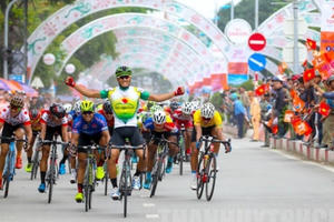 Hơn 500 VĐV tham gia Giải đua xe đạp Hà Nội mở rộng lần thứ V - Tranh cúp VIETABANK