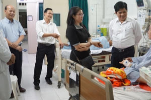 Giao thừa, Giám đốc Bệnh viện xuống tận giường bệnh động viên bệnh nhân