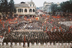 Nhiều sinh viên viết thư bằng máu xung phong ra mặt trận Nhiều sinh viên viết thư bằng máu xung phong ra mặt trận