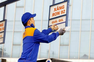 Audio Tài chính Plus: Giá xăng đầu năm 2018 giữ nguyên giá xăng, tăng giá dầu