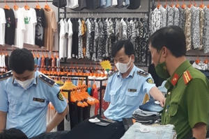 Nam Định: Xử phạt cơ sở thời trang kinh doanh hàng không rõ nguồn gốc