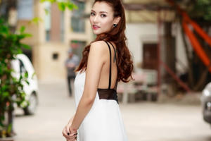 Hồng Quế lần đầu đưa con gái đi event