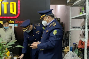 Tạm giữ 105 điện thoại Iphone tại cửa hàng có dấu hiệu nhập lậu