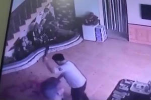 Xông vào nhà nghỉ chém gục nhân tình