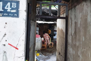 TP HCM: Nguy cơ mất đất sau nhiều năm sống ổn định, cụ bà "đội đơn" cầu cứu