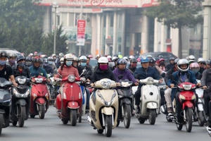 “Không nên cấm xe máy trên toàn tuyến đường Nguyễn Trãi hoặc Lê Văn Lương”