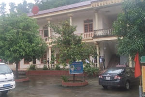 Bắt nữ Chủ tịch xã và cán bộ địa chính nông nghiệp ở Nghệ An