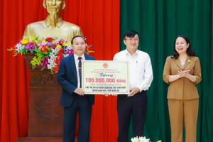 Phó Chủ tịch nước thăm, tặng quà hộ chính sách, trao nhà tình nghĩa tại Nghệ An Phó Chủ tịch nước thăm, tặng quà hộ chính sách, trao nhà tình nghĩa tại Nghệ An