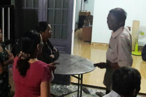 Hai vợ chồng tử vong bất thường, vợ nằm dưới nên đất, chồng treo cổ trên cây