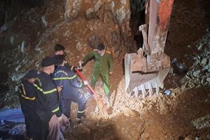 Tìm thấy nạn nhân thứ 3 trong vụ sạt lở đất đá trên Quốc lộ 6