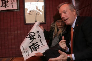 Đại sứ Mỹ "học" làm ông đồ tại Văn Miếu