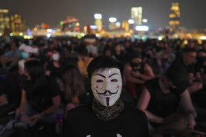 Hong Kong ban lệnh cấm người biểu tình đeo khẩu trang