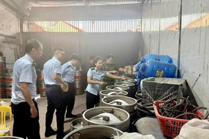 Bắc Ninh: Điều tra vụ sản xuất bia hơi giả mạo nhãn hiệu ở xã Hiệp Hòa