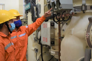 EVNHANOI triển khai các phương án đảm bảo điện tại ổ dịch thôn Hạ Lôi