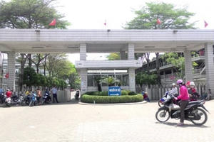 [Clip]: Nam công nhân nhảy từ tầng 3 công ty Pou Yuen Việt Nam xuống đất