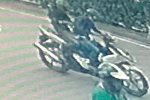 Hà Nội: Khởi tố, bắt tạm giam 2 đối tượng cướp điện thoại Iphone 11 của người đi đường Hà Nội: Khởi tố, bắt tạm giam 2 đối tượng cướp điện thoại Iphone 11 của người đi đường