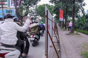 Hà Nội đồng loạt xén vỉa hè, mở rộng đường