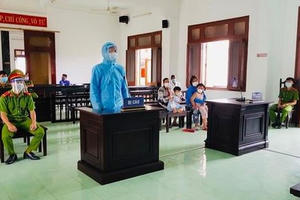 Nhậu say rồi đi mua xăng giết cả nhà hàng xóm