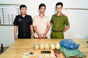 Lào Cai: Bắt giữ đối tượng mua bán hơn 4kg thuốc phiện Lào Cai: Bắt giữ đối tượng mua bán hơn 4kg thuốc phiện
