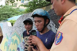 Hà Nội: Ngày đầu ra quân xử lý vi phạm nồng độ cồn, xử lý nhiều trường hợp vi phạm