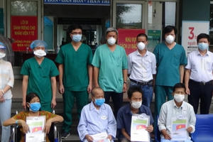 Bệnh viện Dã chiến Hòa Vang tiếp tục cho 3 ca mắc Covid-19 được chữa khỏi xuất viện