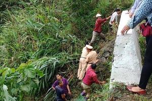 Bắc Kạn: Xe 7 chỗ gặp sự cố lao xuống vực sâu 100 m trên đèo Giàng