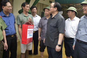 Ngập lụt kéo dài ở một số huyện Hà Nội: Phải tính đến phương án quy hoạch di dân Ngập lụt kéo dài ở một số huyện Hà Nội: Phải tính đến phương án quy hoạch di dân