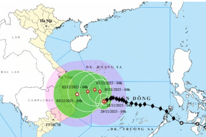 Xuất hiện áp thấp nhiệt đới sắp vào Biển Đông, bão số 15 diễn biến khó lường