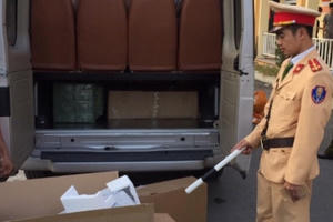 Quảng Ninh: CSGT liên tiếp bắt giữ các xe tải chở hàng không rõ nguồn gốc