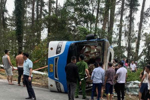 Lật xe khách ở Tam Đảo khiến 3 người tử vong