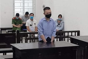 Từ chối nhận son, cô gái bị người yêu cũ ra tay tàn ác